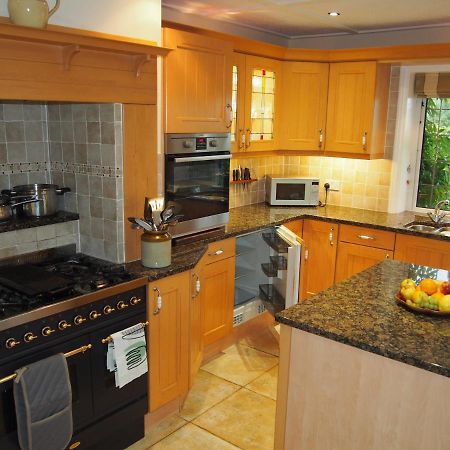 Hectors House Comfortable 4 Bed House In Mature Gardens Yelverton Esterno foto