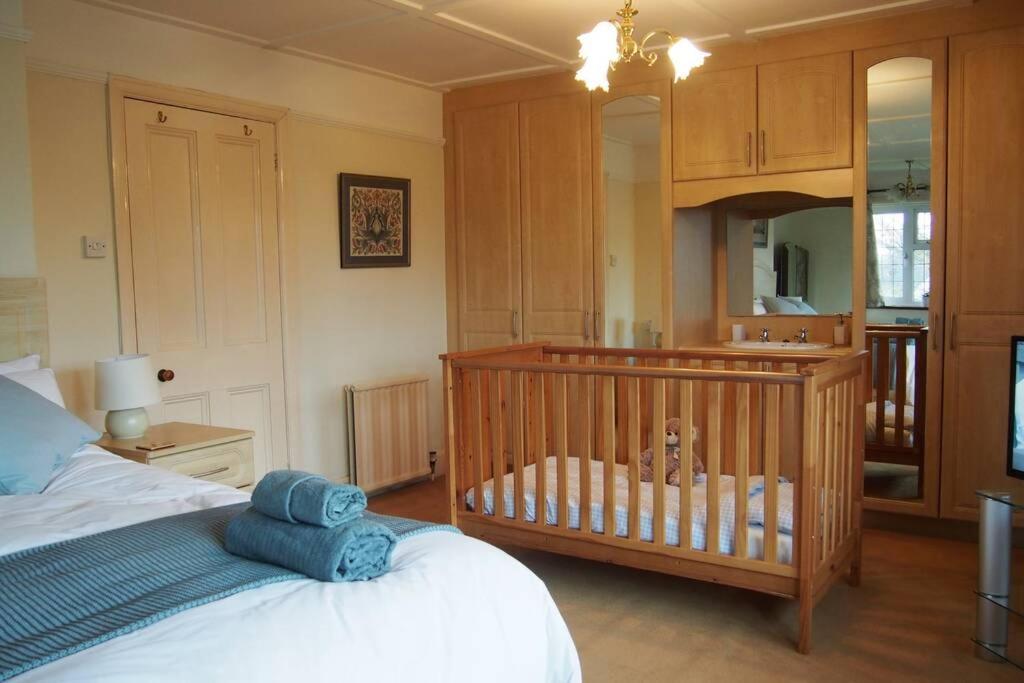 Hectors House Comfortable 4 Bed House In Mature Gardens Yelverton Esterno foto