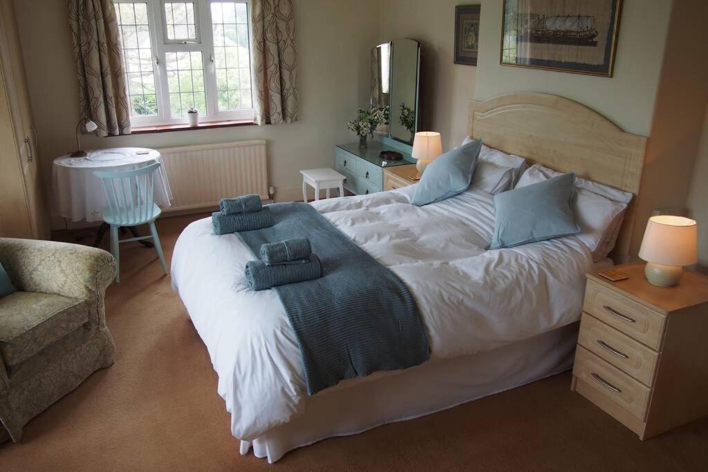 Hectors House Comfortable 4 Bed House In Mature Gardens Yelverton Esterno foto