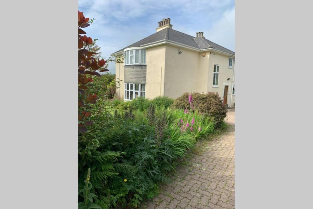 Hectors House Comfortable 4 Bed House In Mature Gardens Yelverton Esterno foto