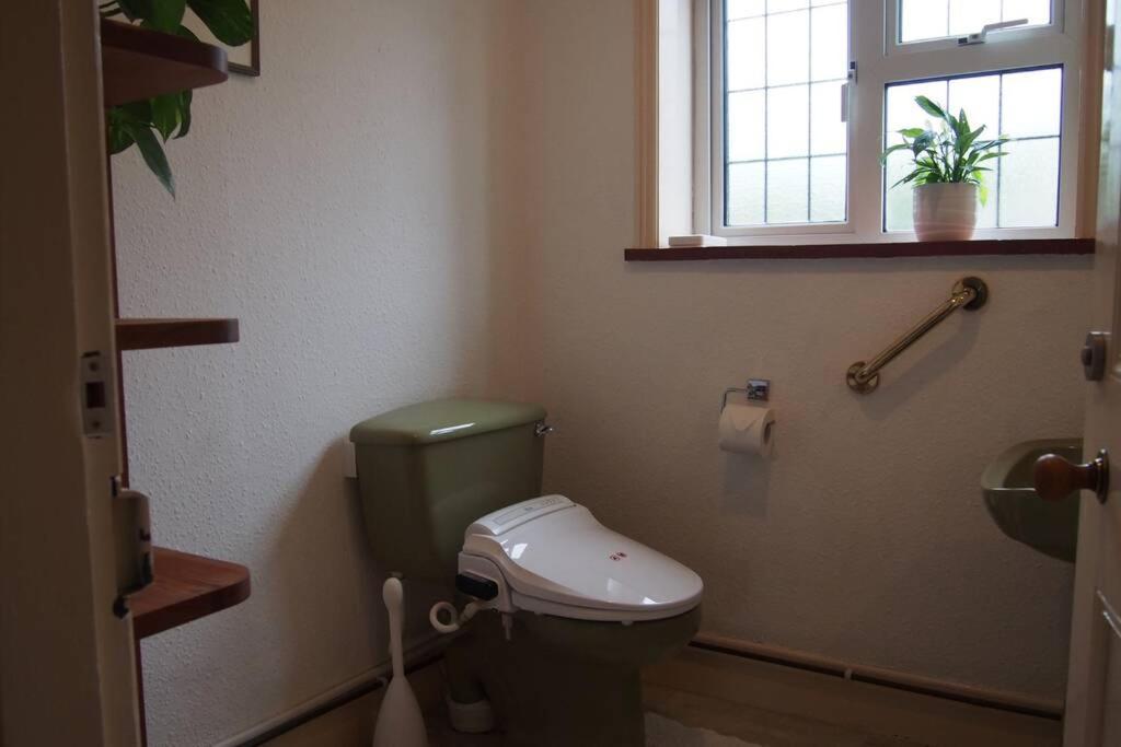 Hectors House Comfortable 4 Bed House In Mature Gardens Yelverton Esterno foto