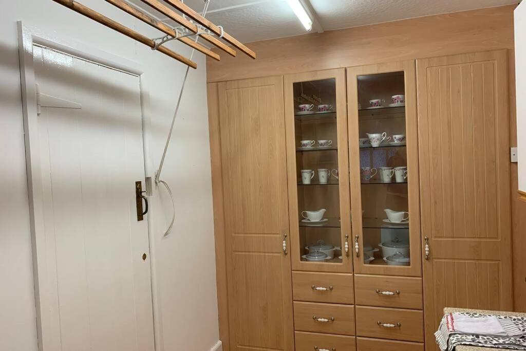 Hectors House Comfortable 4 Bed House In Mature Gardens Yelverton Esterno foto