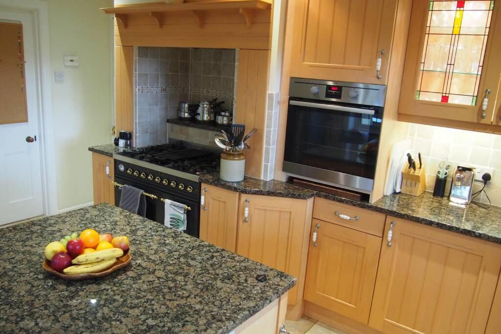 Hectors House Comfortable 4 Bed House In Mature Gardens Yelverton Esterno foto